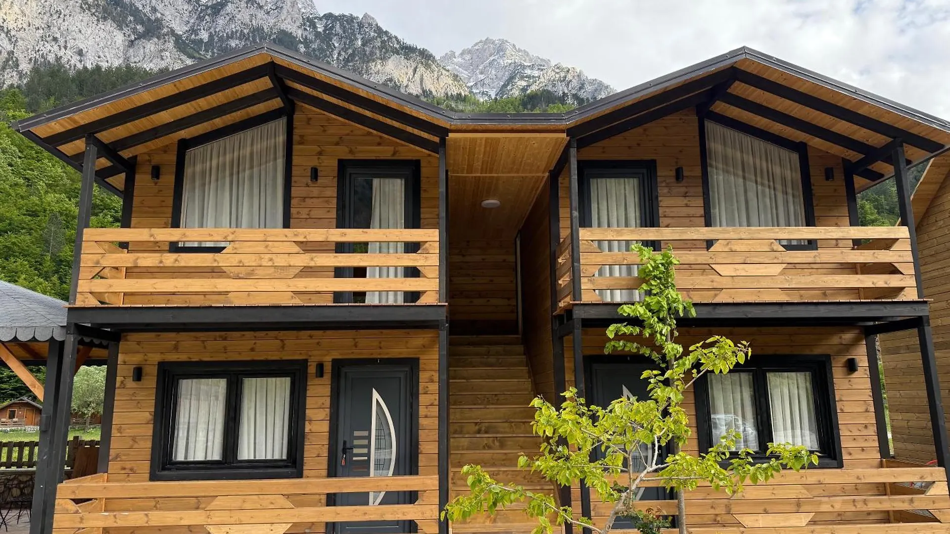 Oda N'Bjeshke Valbone Hotel