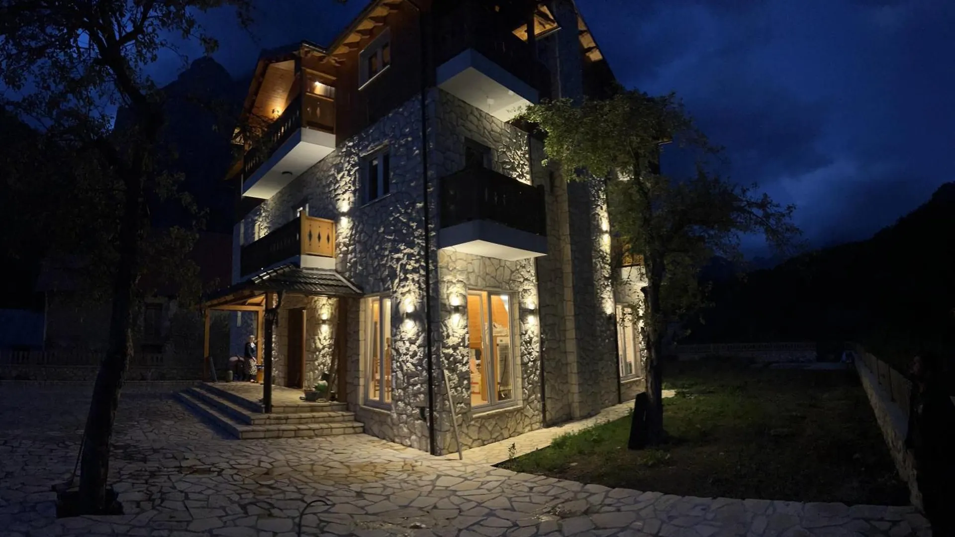 Oda N'Bjeshke Valbone 4*,  Albania